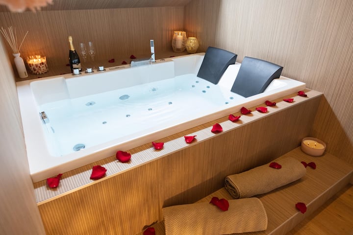 Suite Sakura - Nuit au Japon, Jacuzzi & Cinéma