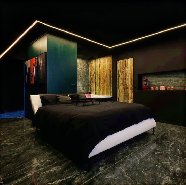 Nuit Romantique - Jacuzzi, Écran Géant, Billard