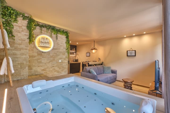 Suite Scandinave avec Spa & Sauna privés