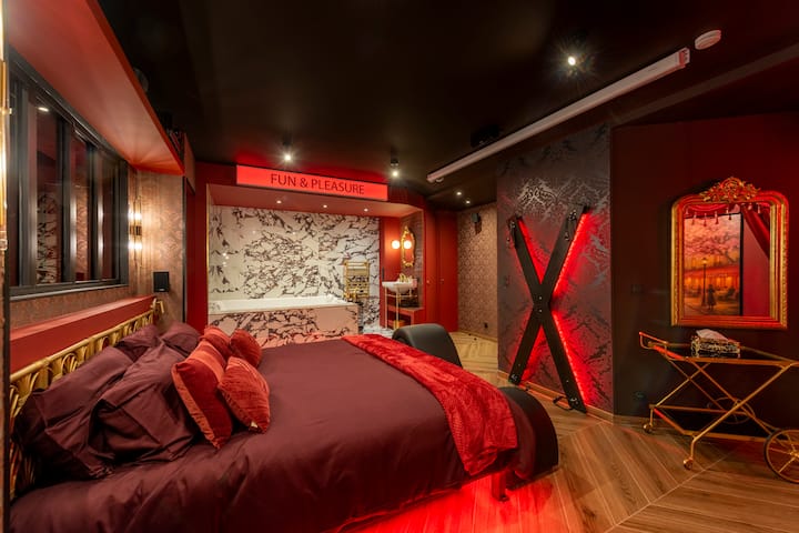 Suite Cabaret - Love room spa et cinéma