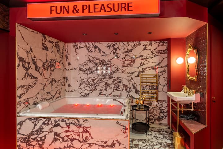 Suite Cabaret - Love room spa et cinéma