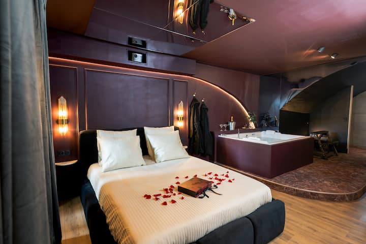 Love Room Luxe - Balnéo - Cinéma