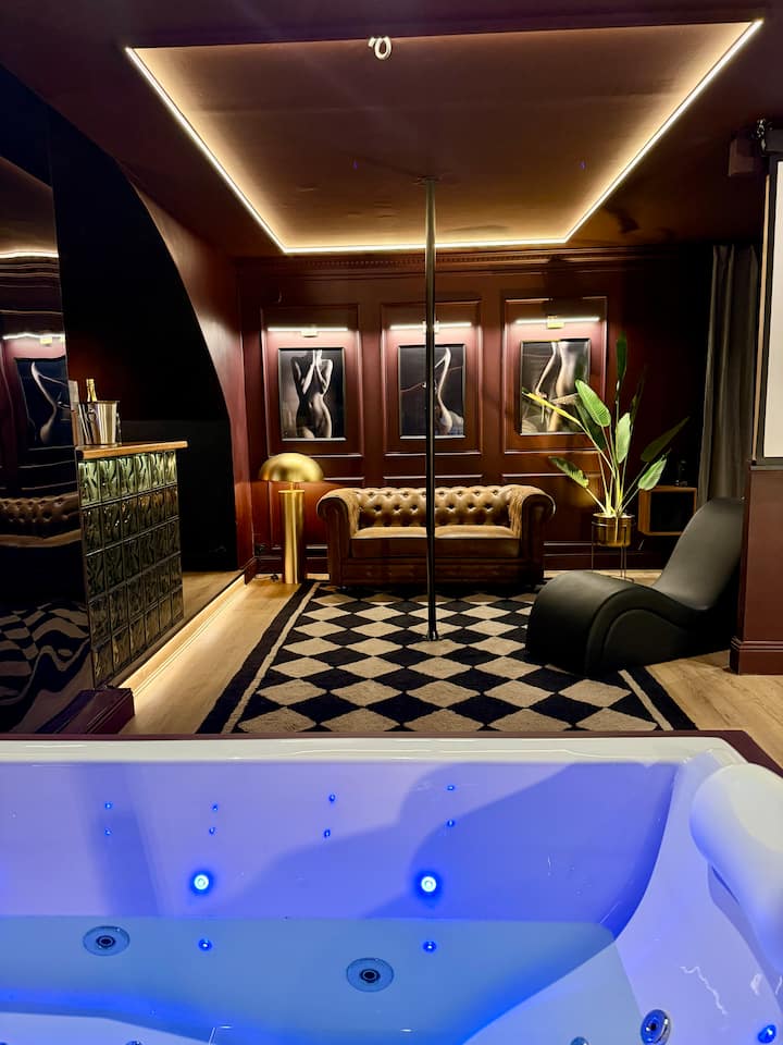 Love Room Luxe - Balnéo - Cinéma
