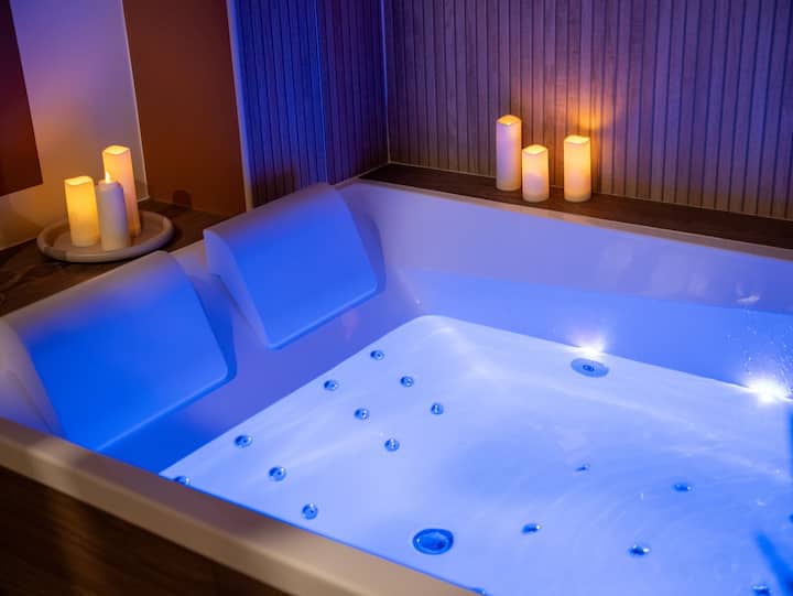 Nagomi Suite - Jacuzzi Privatif et cinéma