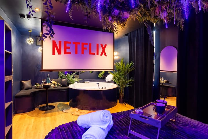 La Suite Pandora — Loveroom & Jacuzzi privatif