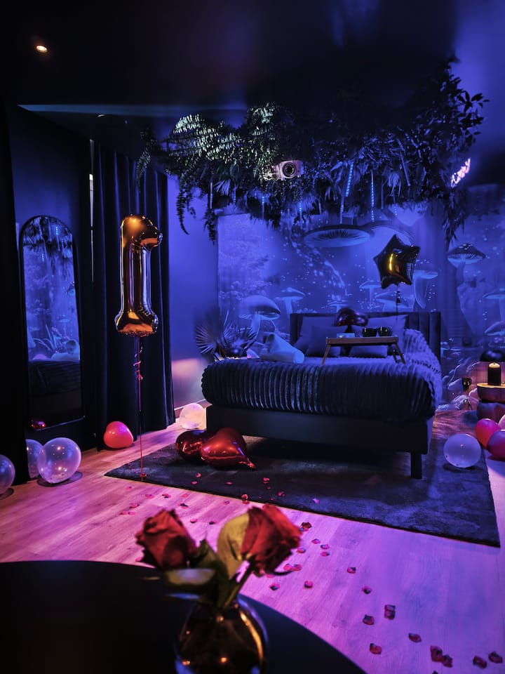 La Suite Pandora — Loveroom & Jacuzzi privatif