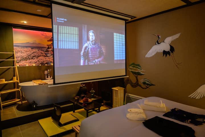 Suite Ryokan Mont Fuji - Douche Cascade - Cinéma