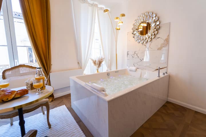 L'Éclat d'Or - Suite Romantique & Spa Privatif