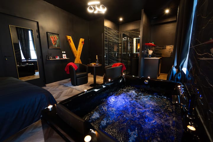 Suite Interdite - Jacuzzi Privé & Nuit Sensorielle