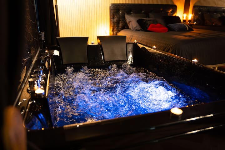 Suite Interdite - Jacuzzi Privé & Nuit Sensorielle